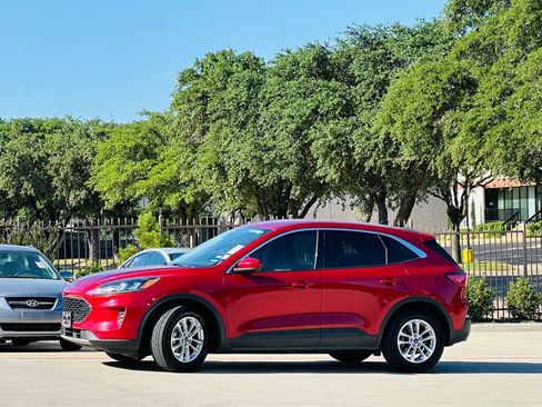 Used 2020 Ford Escape SE FWD image 4