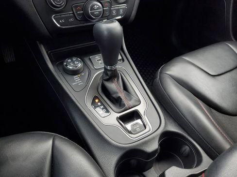 Used 2021 Jeep Cherokee Trailhawk w/ Comfort/Convenience Group image 20