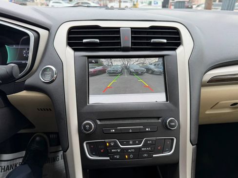 Used 2016 Ford Fusion SE w/ Equipment Group 502A FWD image 33