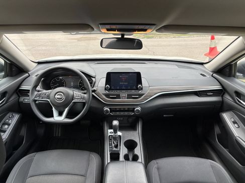Used 2025 Nissan Altima 2.5 SV FWD image 28