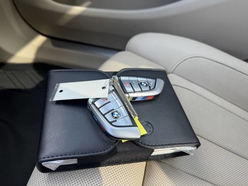 Used 2019 BMW 740i xDrive w/ Executive Package image 37