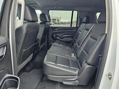 Used 2018 Chevrolet Suburban LT image 17