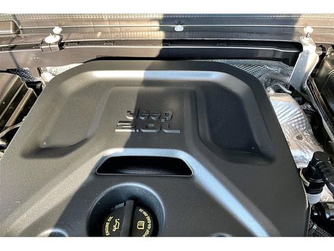 Certified 2025 Jeep Wrangler Unlimited Sahara AWD/4WD image 36