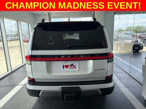 Used 2024 Lexus GX 550 image 4