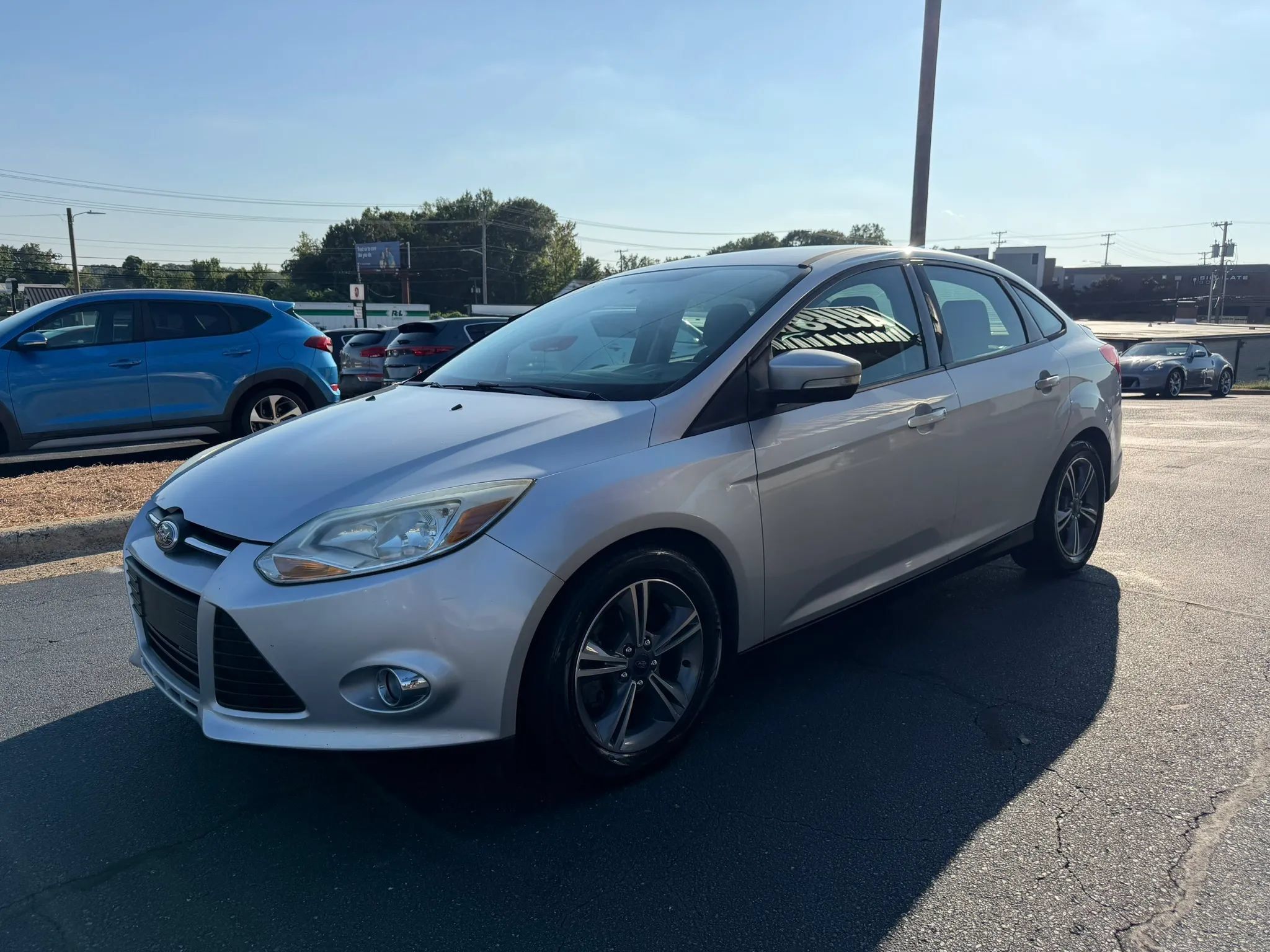 Used 2014 Ford Focus SE w/ SE Sport Package FWD image 3