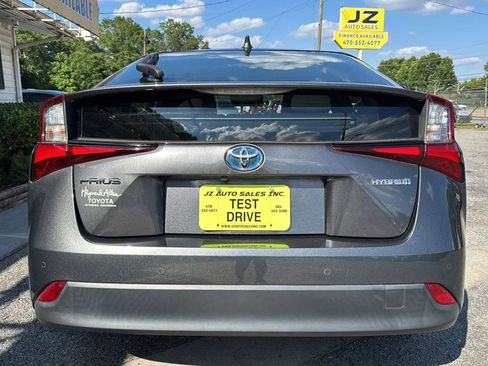 Used 2022 Toyota Prius LE FWD image 4