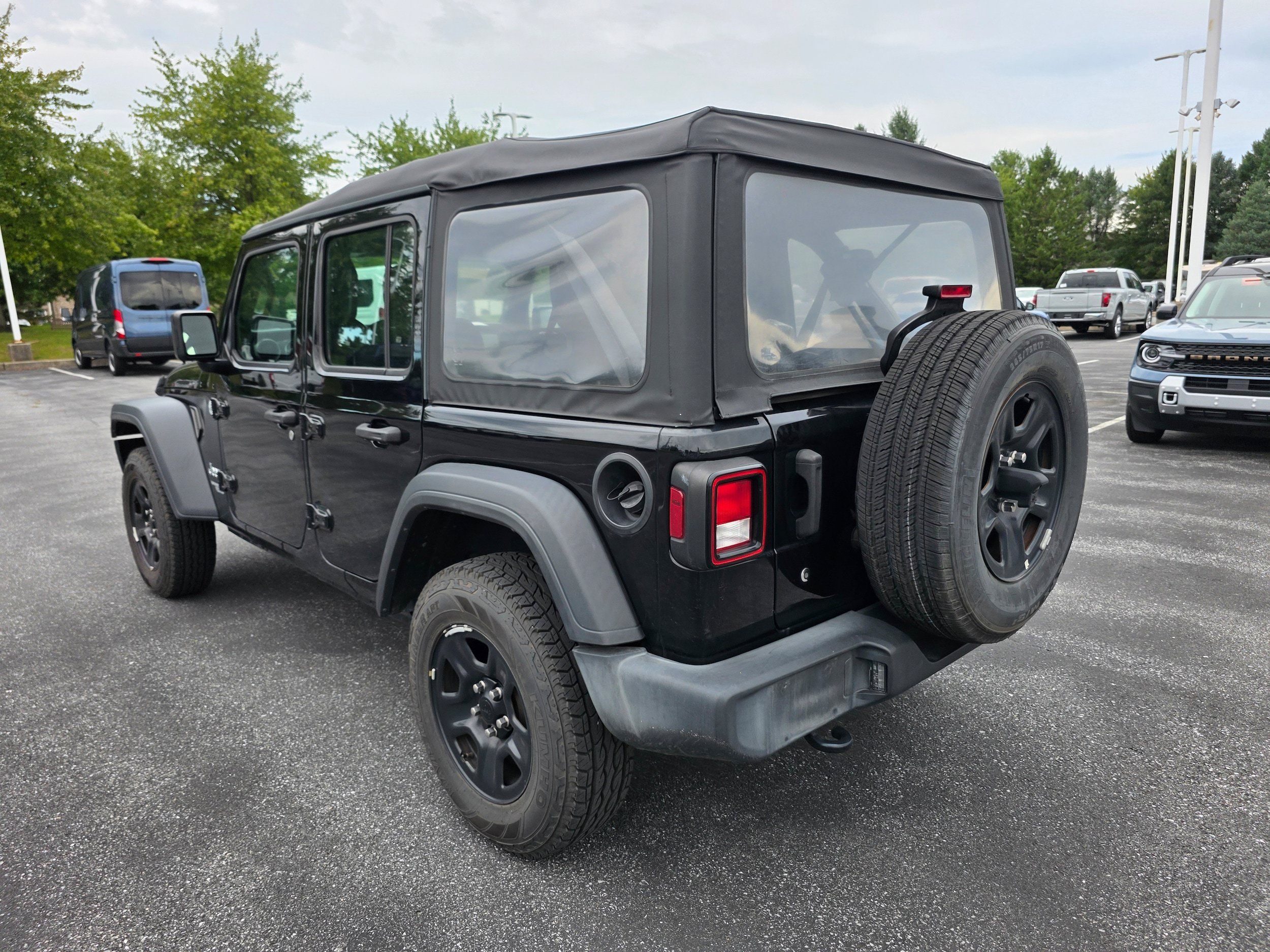Used 2020 Jeep Wrangler Unlimited Sport AWD/4WD image 3