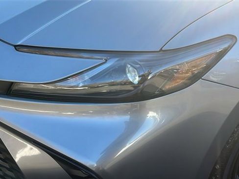 Used 2025 Toyota Camry SE image 6