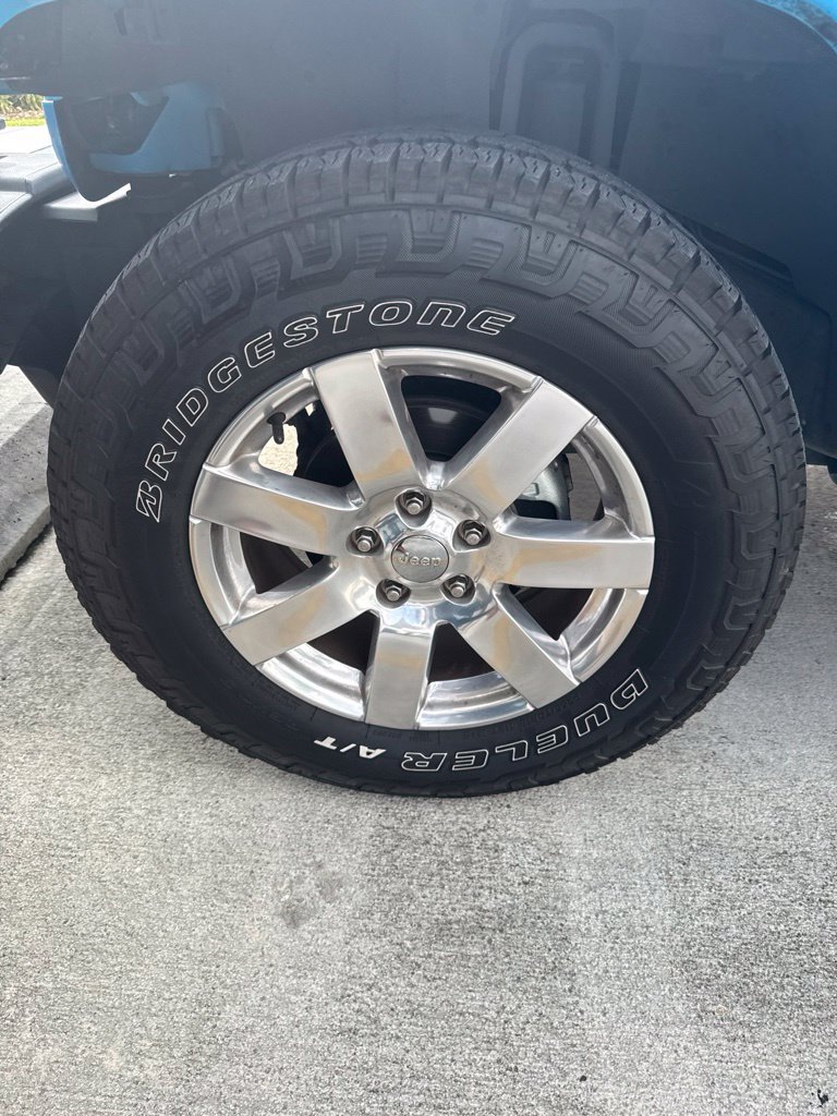 Used 2017 Jeep Wrangler Unlimited Sahara w/ Connectivity Group AWD/4WD image 9