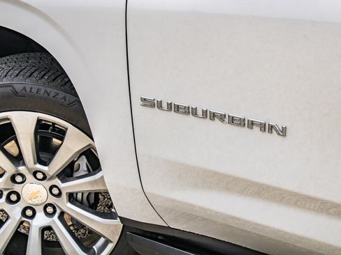 Used 2025 Chevrolet Suburban Premier AWD/4WD image 12