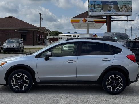 Used 2017 Subaru Crosstrek 2.0i Premium w/ Moonroof Package AWD/4WD image 11