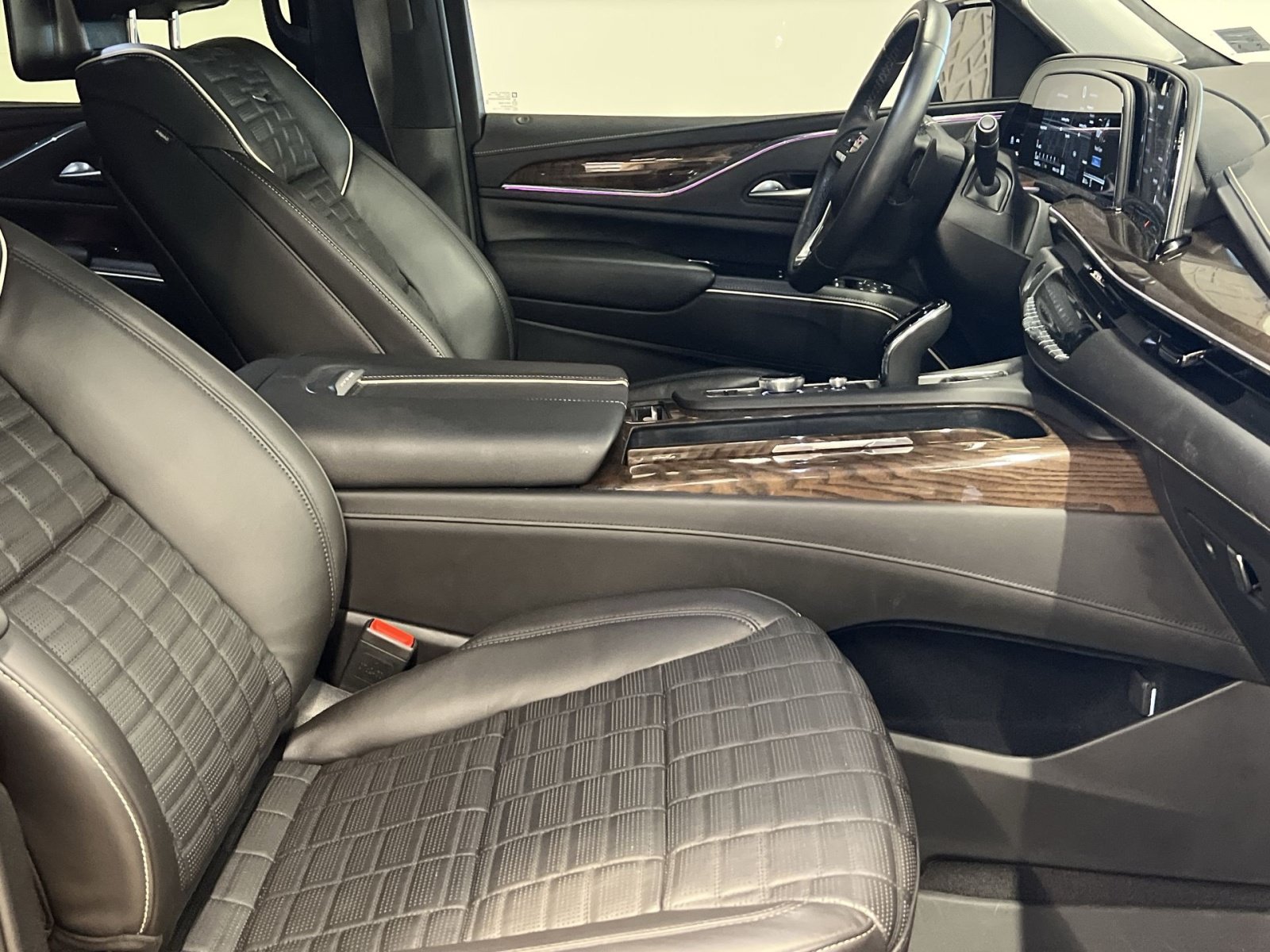 Used 2024 Cadillac Escalade Sport Platinum w/ LPO, Floor Liner Package AWD/4WD image 28