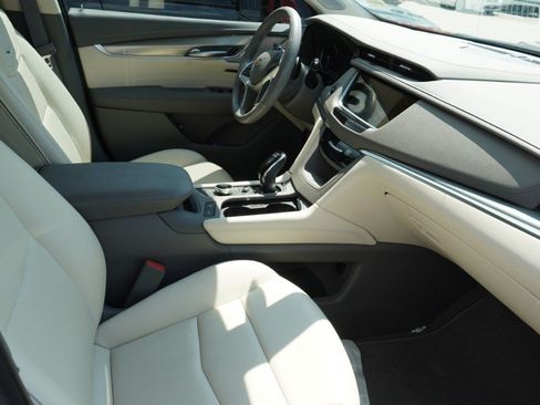 Used 2025 Cadillac XT5 Premium Luxury FWD image 10