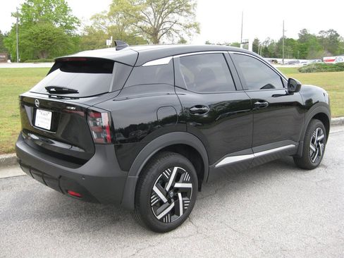 Used 2025 Nissan Kicks SV image 7