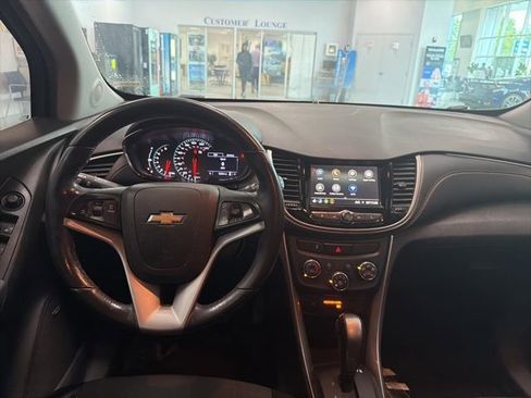 Used 2019 Chevrolet Trax LT w/ Sun & Sound Package AWD/4WD image 23