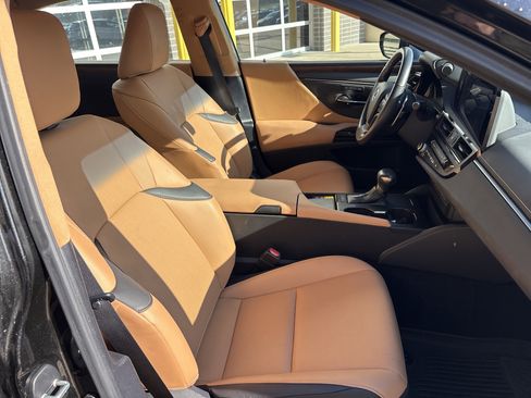 Certified 2025 Lexus ES 350 w/ Premium Package image 33