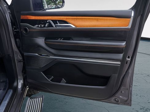 Used 2022 Jeep Grand Wagoneer Series III w/ Flexible Seating Group AWD/4WD image 34
