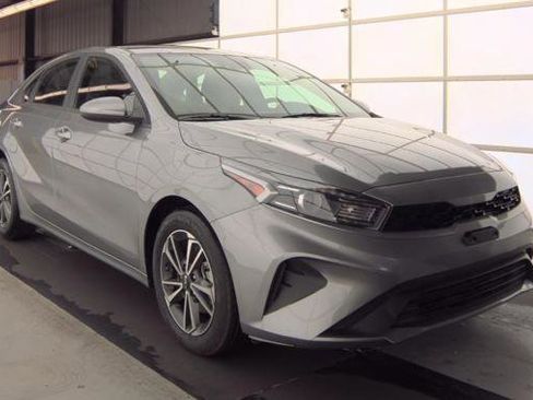 Used 2024 Kia Forte LXS image 3