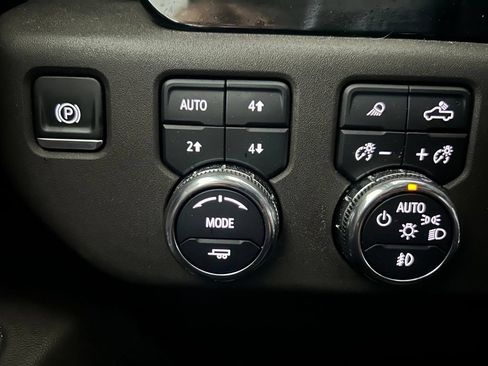 Used 2023 GMC Sierra 1500 SLT w/ SLT Premium Package AWD/4WD image 19