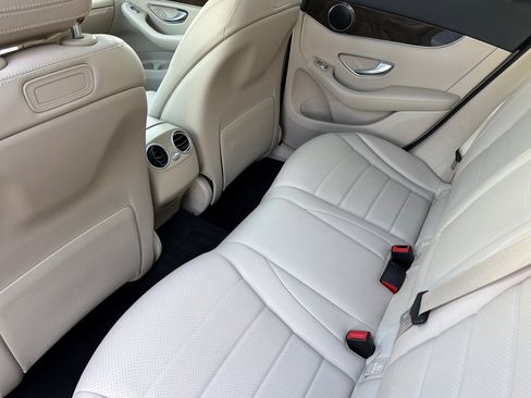 Used 2019 Mercedes-Benz GLC 300 image 13