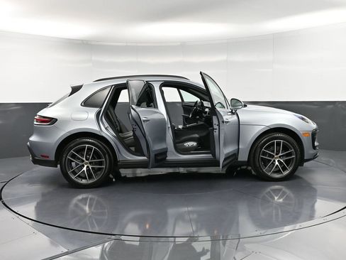 Certified 2025 Porsche Macan image 36