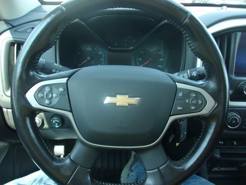 Used 2022 Chevrolet Colorado LT w/ Fleet Safety Package AWD/4WD image 11