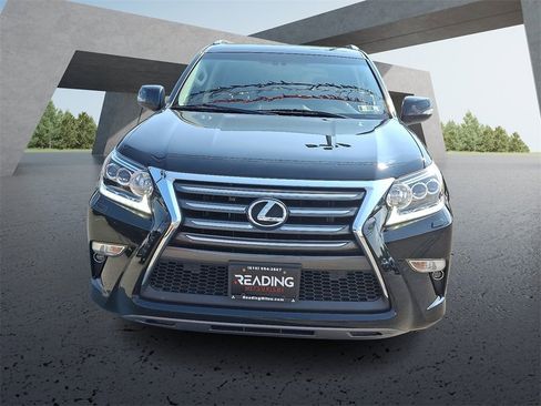 Used 2019 Lexus GX 460 image 2