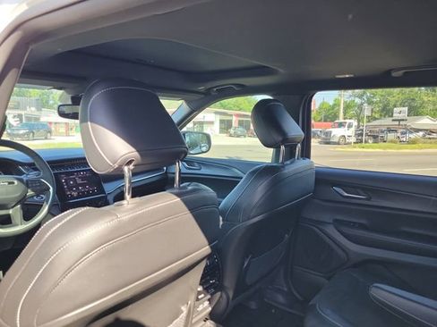 Used 2024 Jeep Grand Cherokee L Altitude AWD/4WD image 28