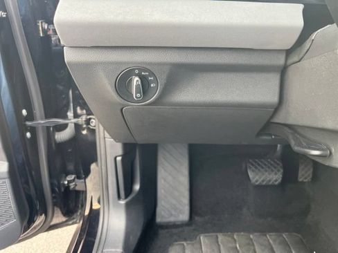 Used 2025 Volkswagen Jetta SE FWD image 29
