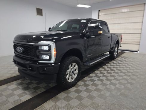 Used 2023 Ford F250 Lariat w/ Sport Appearance Package AWD/4WD image 1