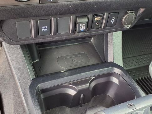 Used 2019 Toyota Tacoma TRD Off-Road AWD/4WD image 11