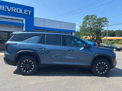 Used 2025 Chevrolet Traverse Z71 w/ Driver Confidence Package AWD/4WD image 12