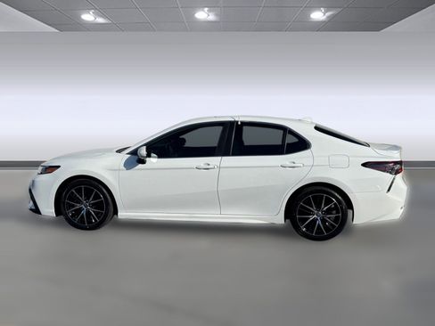 Certified 2022 Toyota Camry SE image 2