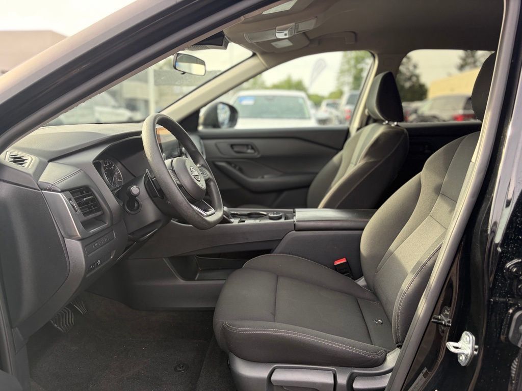 Used 2024 Nissan Rogue S AWD/4WD image 18