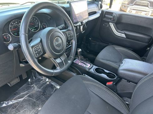 Used 2016 Jeep Wrangler Sahara w/ Connectivity Group AWD/4WD image 17