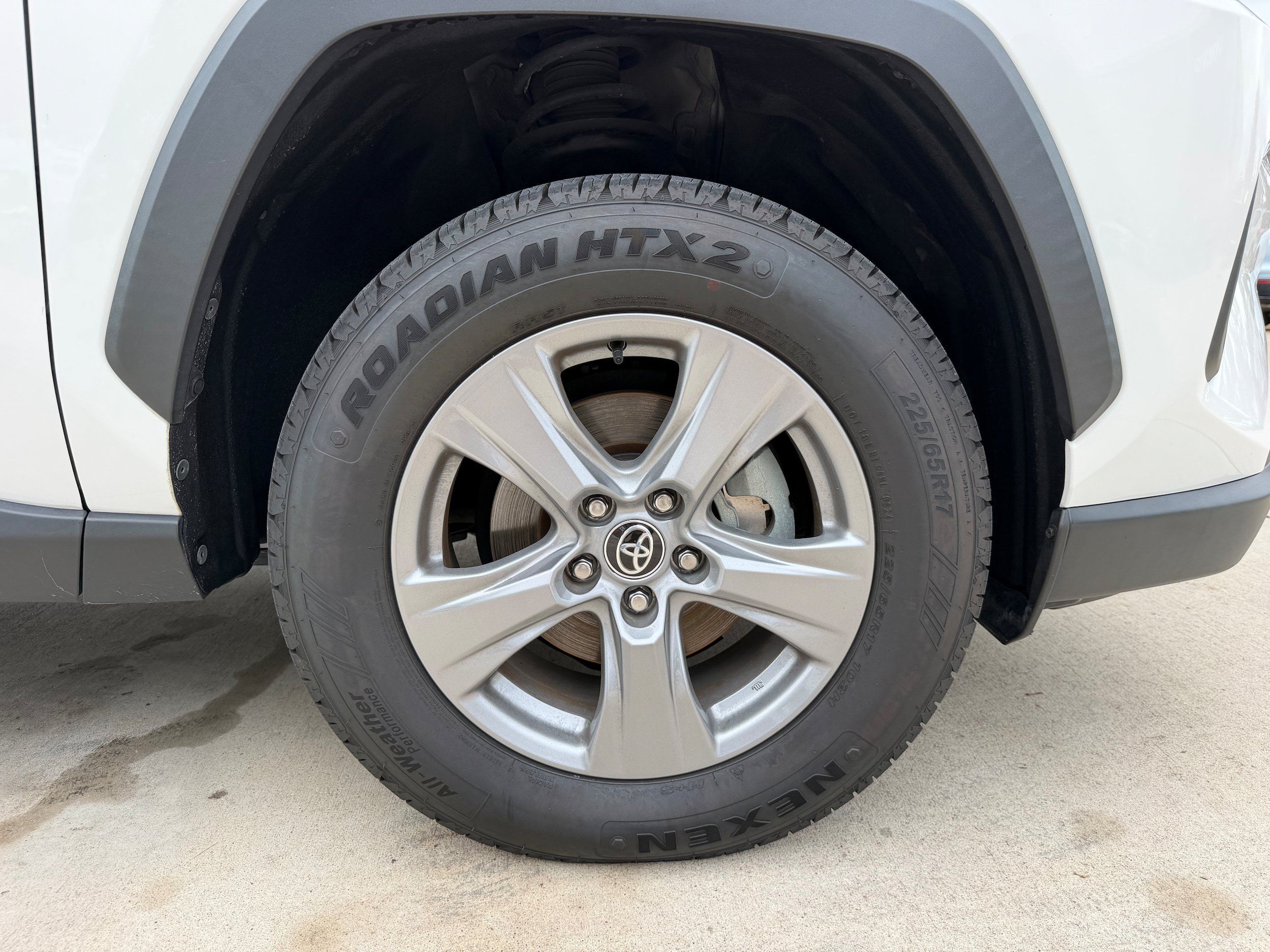 Used 2022 Toyota RAV4 XLE FWD image 9