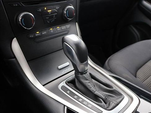 Used 2015 Ford Edge SEL FWD image 19