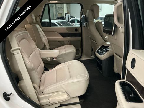 Used 2018 Lincoln Navigator Select w/ Technology Package image 15