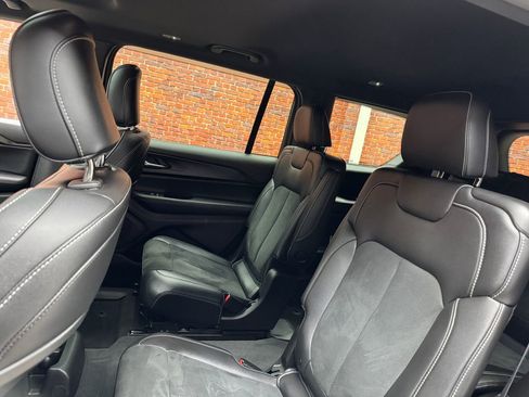 Used 2025 Jeep Grand Cherokee L Altitude AWD/4WD image 29