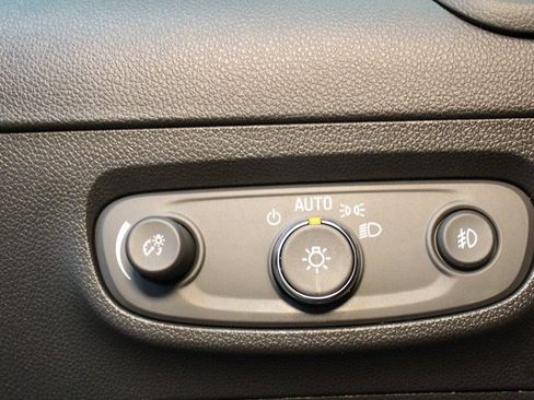 Used 2023 Buick Encore GX Essence image 16