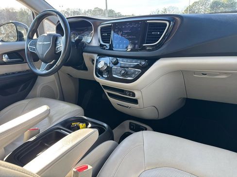 Used 2018 Chrysler Pacifica Touring-L w/ Advanced Safetytec Group image 25
