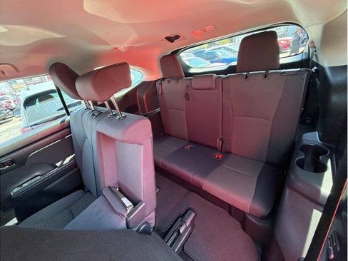 Used 2022 Toyota Highlander LE AWD/4WD image 23