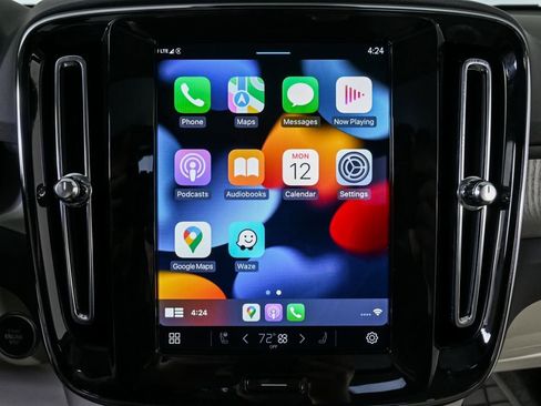 Certified 2025 Volvo XC40 B5 Plus image 17