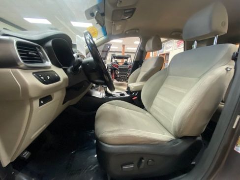 Used 2020 Kia Sorento S FWD image 17