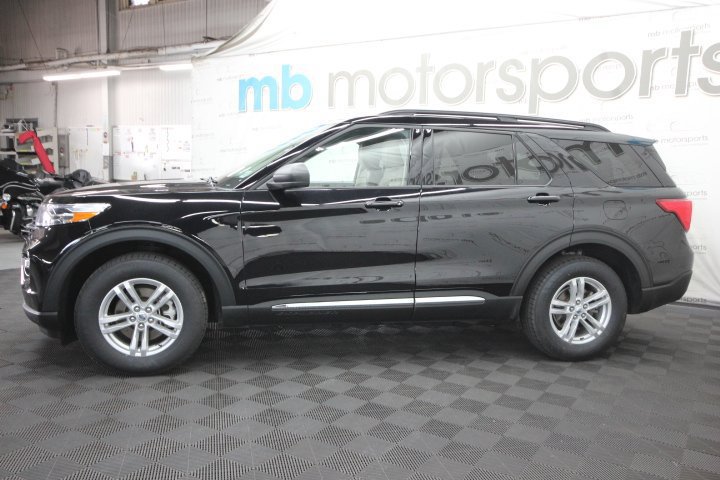 Used 2022 Ford Explorer XLT w/ Equipment Group 202A AWD/4WD image 2