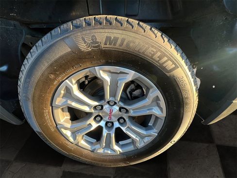 Certified 2023 GMC Sierra 1500 SLE image 9