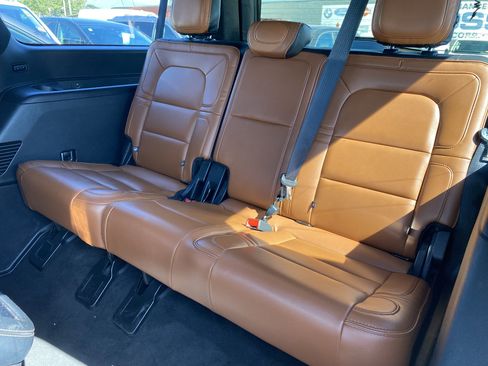 Used 2018 Lincoln Navigator L Reserve w/ Technology Package AWD/4WD image 21