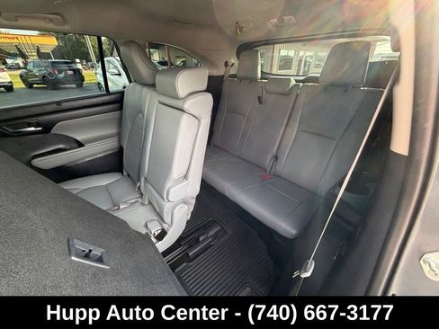 Used 2020 Toyota Highlander XLE AWD/4WD image 14