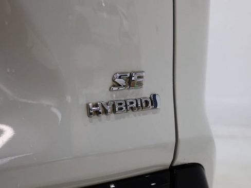 Used 2022 Toyota RAV4 SE w/ Convenience Package AWD/4WD image 13
