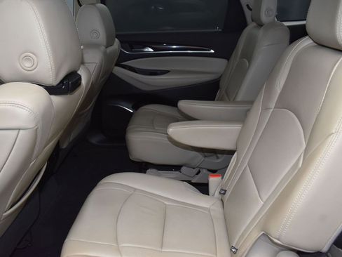 Used 2018 Buick Enclave Essence image 16